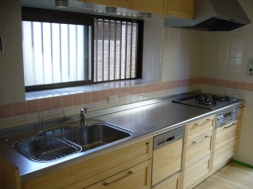 無垢材にかこまれて