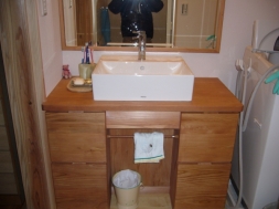 無垢材にかこまれて