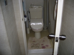 無垢材にかこまれて